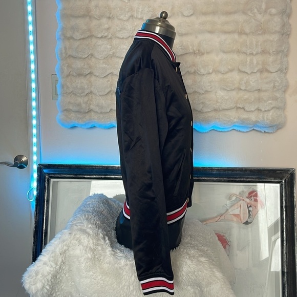 True Religion satin jacket with logo warn once Logo in front and larger logo - Picture 5 of 8